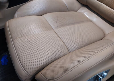czyszczenie skóry w samochodzie